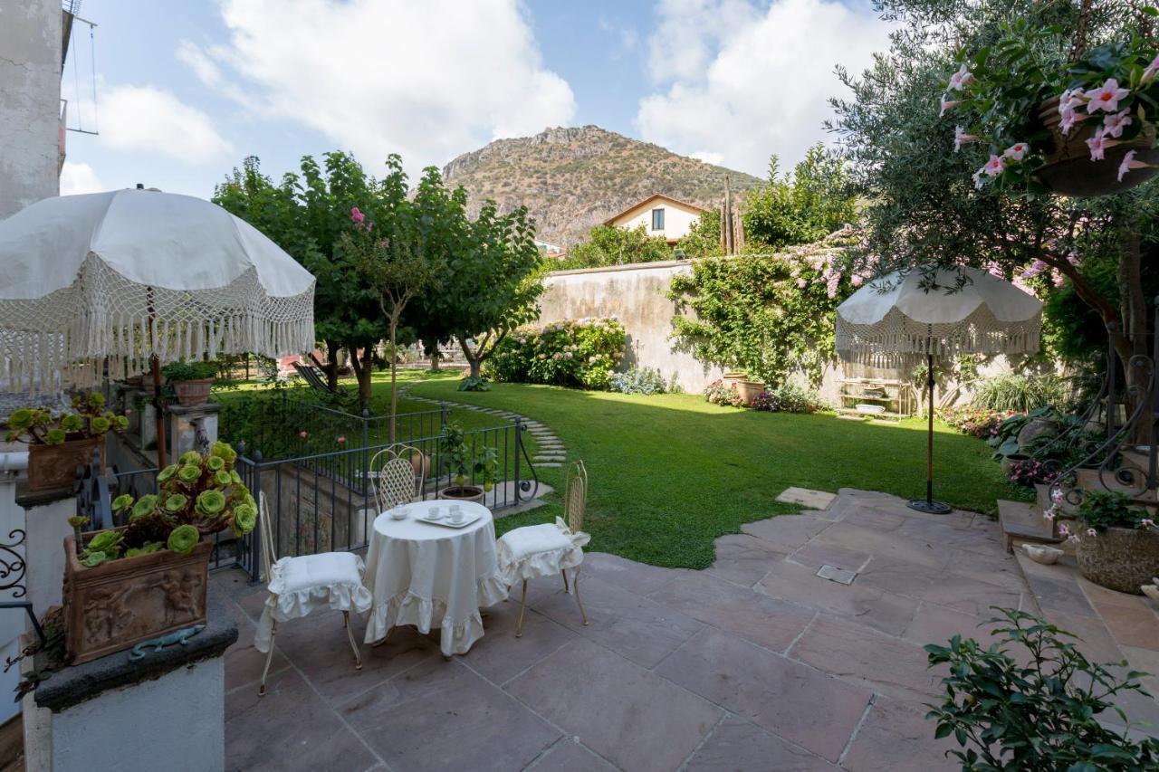 Palazzo Cacace Relais Hotel Meta Bagian luar foto